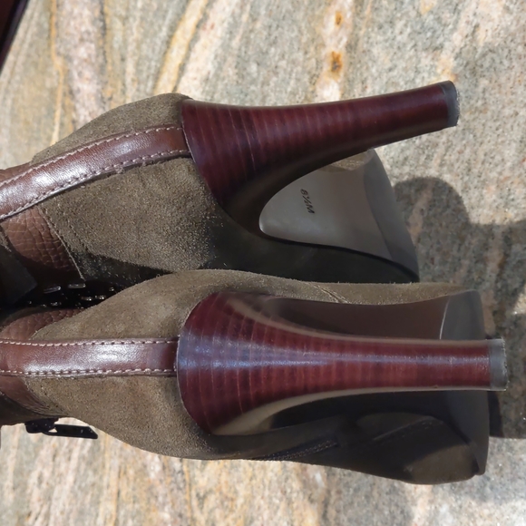 Tory Burch Green Suede Wood Heel Ankle Boots Size 8 1/2 - Picture 5 of 8